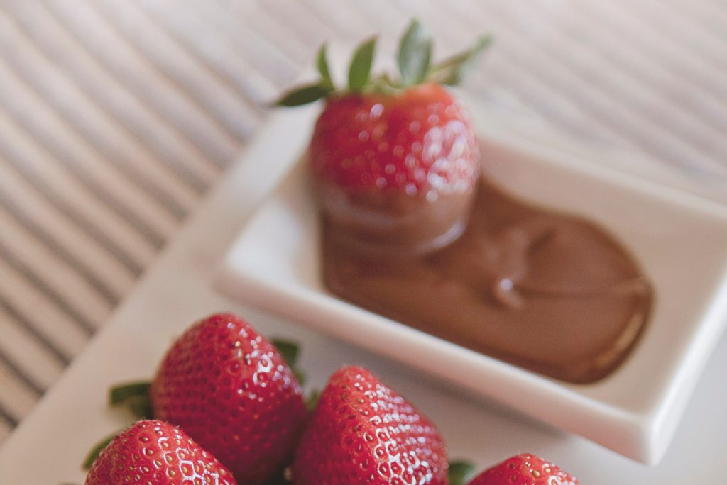 How chocolate affects your mood and recipe for low-sugar chocolate-covered strawberries