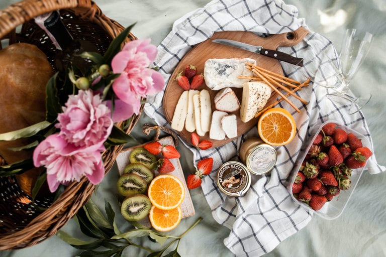 How to Pack a Picnic—Healthy Picnic Snack Ideas aSweatLife