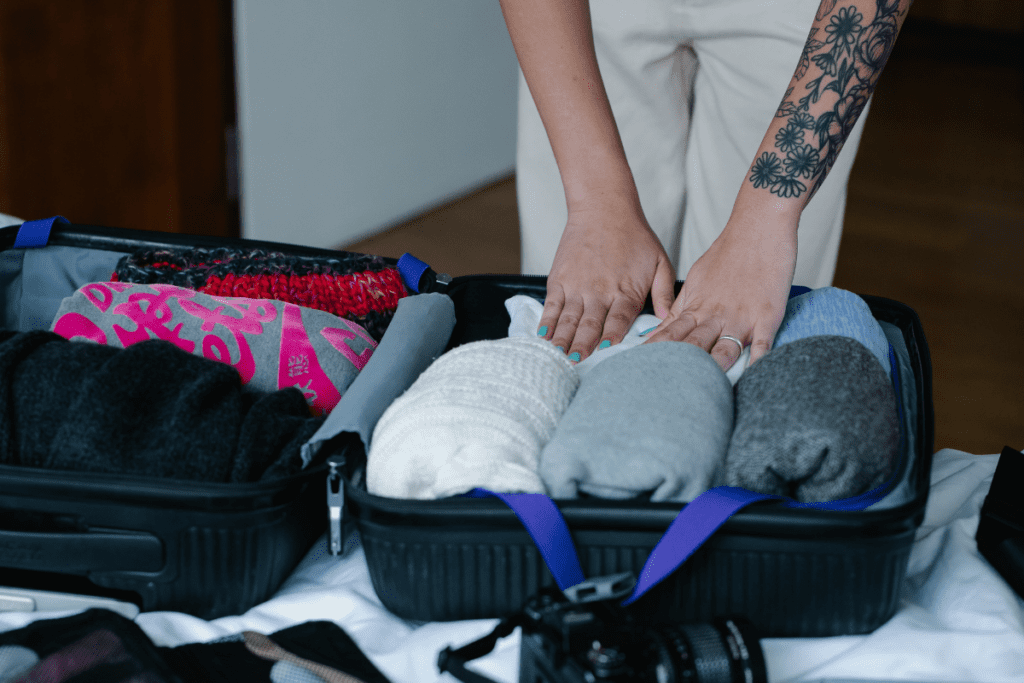 this is the EASIEST way to pack light for travel: the 5-4-3-2-1 packin, 54321 packing method